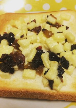 Hình của món Bánh mì nướng táo nhanh gọn cho bữa sáng.