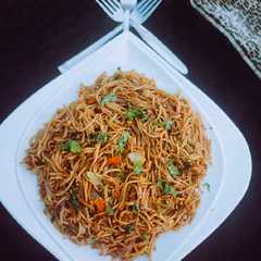 शेज़वान नूडल्स (Schezwan noodles recipe in Hindi)-レシピのメイン写真