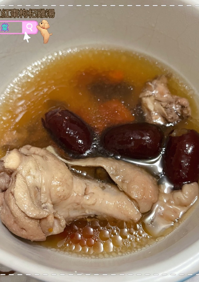 黑豆紅棗枸杞雞湯（萬用鍋版本） 的食譜成品照片