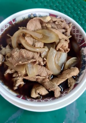รูปของ ข้าวหน้าหมูซอสญี่ปุ่น สไตล์ข้าวหน้าเนื้อทำง่ายๆ