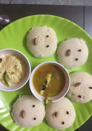 A picture of Idli.