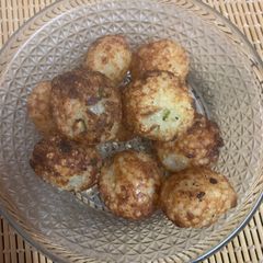 A picture of Sabudana Wada in appe pan.