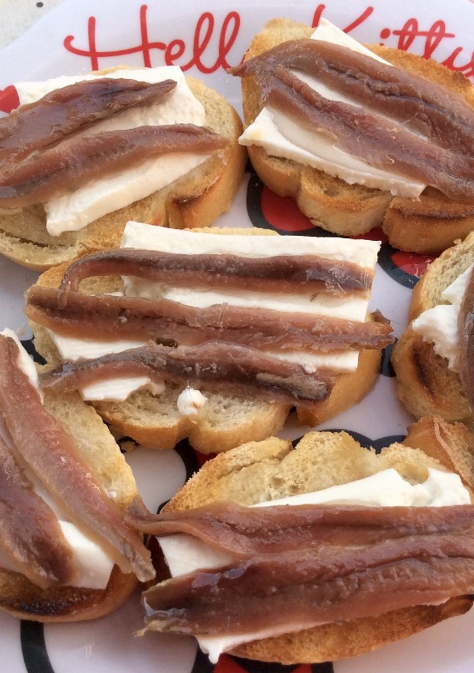 Una foto de Tostas de anchoas de Esperanza 👸🏼