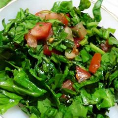 A picture of Palak methi Salad.
