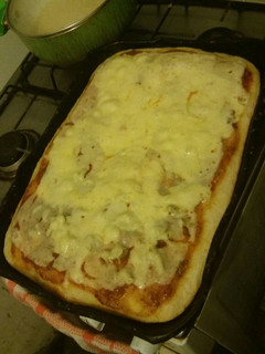 Una foto de Pizza fácil rica y rápida