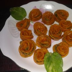 A picture of Rose shaped veg momos.