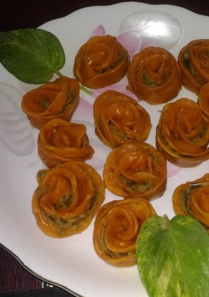 A picture of Rose shaped veg momos.