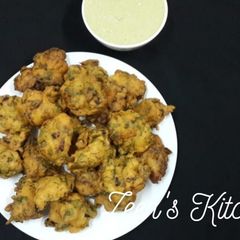 A picture of Amaranthus and 3 Lentil Pakoras.