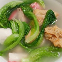 A picture of Lettuce soup.