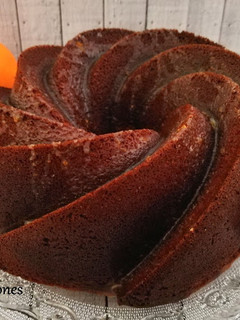 Una foto de Bundt cake de naranja y almendras