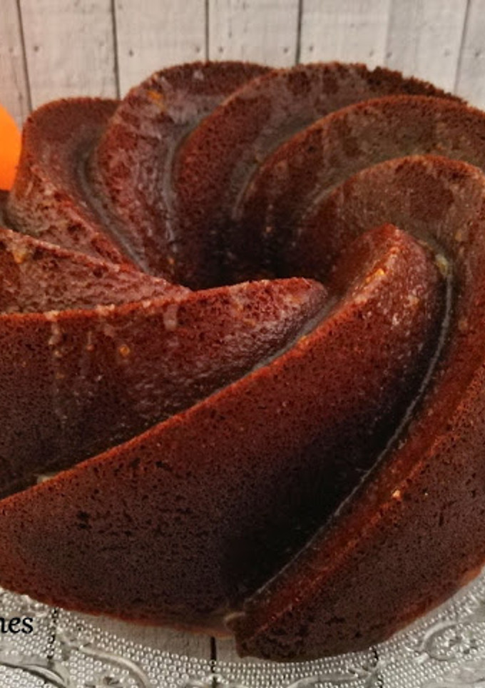Una foto de Bundt cake de naranja y almendras