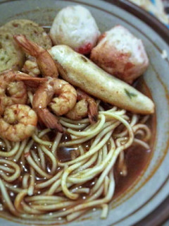 Foto resep Mie kuah tom yum bakso seafood