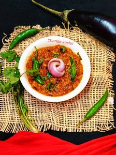 रोस्टेड बैंगन भरता (Roasted baingan bharta recipe in hindi) रेसिपी मुख्य फोटो