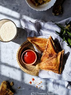 A picture of Potato mix veggie and cheese sandwich.