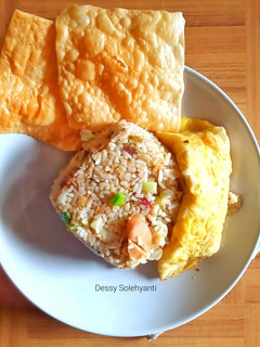 Foto resep Nasi Goreng Sosis Telur Pangsit