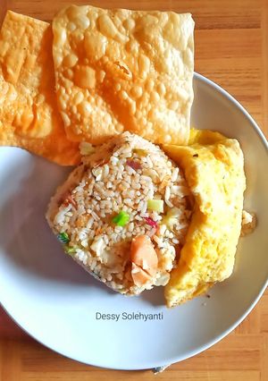 Foto resep Nasi Goreng Sosis Telur Pangsit