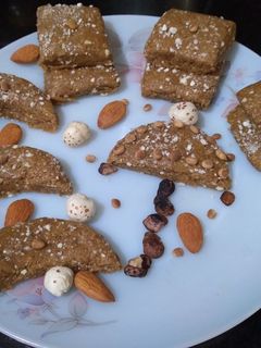 हेल्दी बर्फी (healthy barfi recipe in marathi) रेसिपी चे मुख्य फोटो