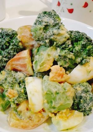 Foto resep Avocado Broccoli Salad Mayones untuk dinner