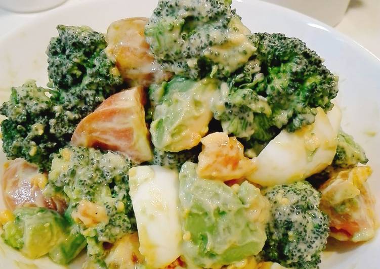 Avocado Broccoli Salad Mayones untuk dinner