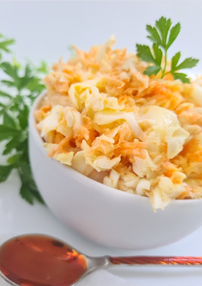 Una foto de Ensalada de col y zanahoria