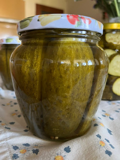 A picture of Pickled cucumbers / gherkins.