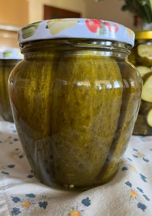 A picture of Pickled cucumbers / gherkins.