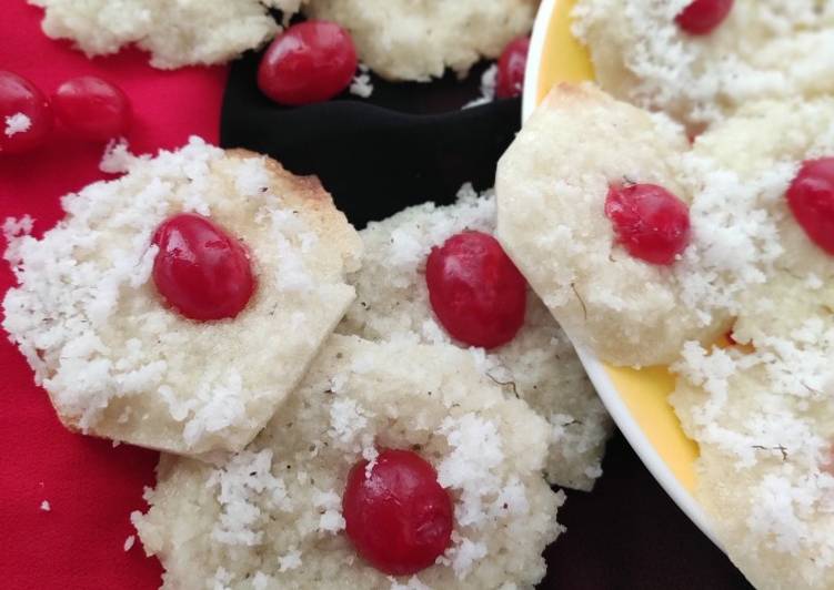 Recipe of Appetizing Coconut cherry macaroons