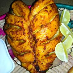 A picture of Baked Chicken tikka with roghni Naan.