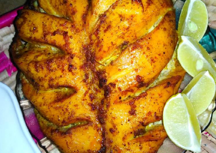 Tasty Delicious of Baked Chicken tikka with roghni Naan