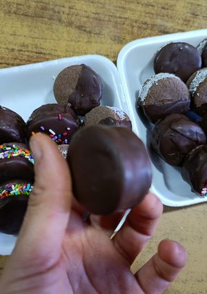 Una foto de Mini alfajorcitos de chocolate