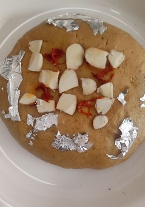 A picture of 5 minutes flat sattu laddu.