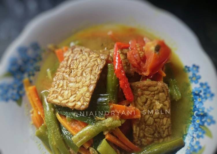 Acar kuning sayur dan tempe