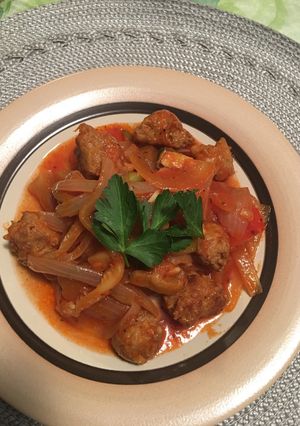 A picture of Home style hot sausage in tomato sauce (σπετζοφαι Εύβοιας)🇬🇷🇮🇹.