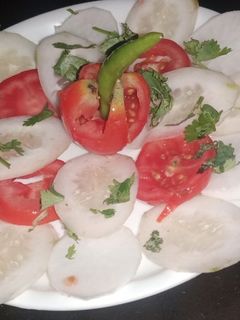 सलाद (salad recipe in hindi) रेसिपी मुख्य फोटो