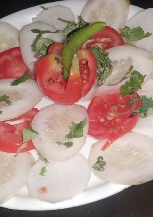 सलाद (salad recipe in hindi) रेसिपी मुख्य फोटो
