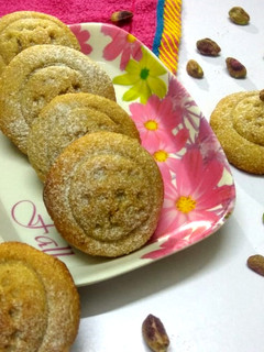 ரவை பிஸ்தா குக்கீஸ்(rava pista cookies recipe in tamil) செய்முறை முக்கிய புகைப்படம்