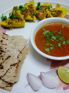 मासवडी (maswadi recipe in marathi) रेसिपी चे मुख्य फोटो