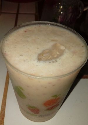 Una foto de Batido fresa, leche, banano, vainilla