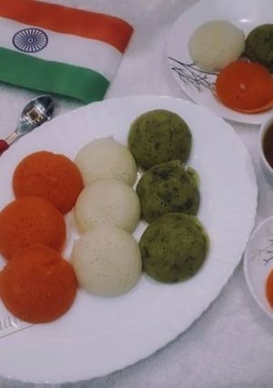 A picture of Tri colour rawa idli.