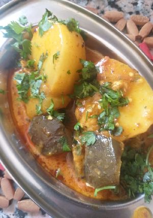 ભરેલા રીંગણ બટેટા (stuff brinjal Poteto recipe in Gujarati) રેસીપી મુખ્ય ફોટો