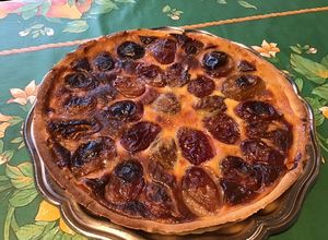 Une photo de Tarte aux prunes et amandes (pâte sablée œuf et sucre glace)