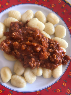 Una foto de Ñoquis en salsa boloñesa