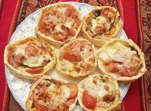 Una foto de Canastitas caprese