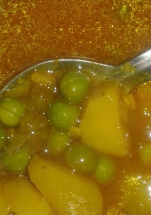 A picture of Aloo Matar.