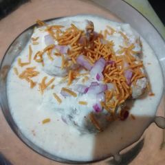 A picture of Aloo tikki chat.