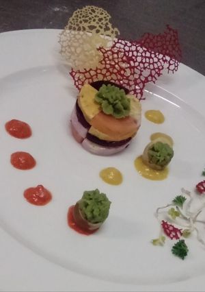 Royal Gravlax mozaik marinált cékla, kapros zöldborsó,  fürjtojás, paprika recept fotója