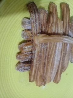 Una foto de Churros relleno❤ con dulce de leche 😋 sin máquina para churros