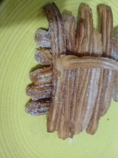 Una foto de Churros relleno❤ con dulce de leche 😋 sin máquina para churros