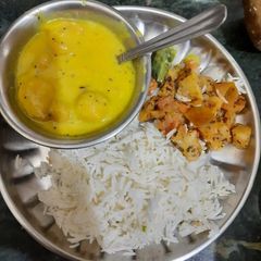 A picture of Kadi chawal.