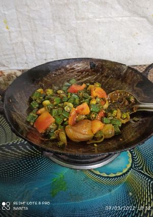 भिंडी टमाटर प्याज़ की सब्जी (bhindi tamatar pyaz ki sabzi recipe in Hindi) रेसिपी मुख्य फोटो